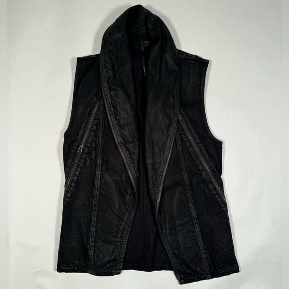 Men’s Unplugged Museum Black Denim Vest with Zipper Detail - Picture 1 of 11
